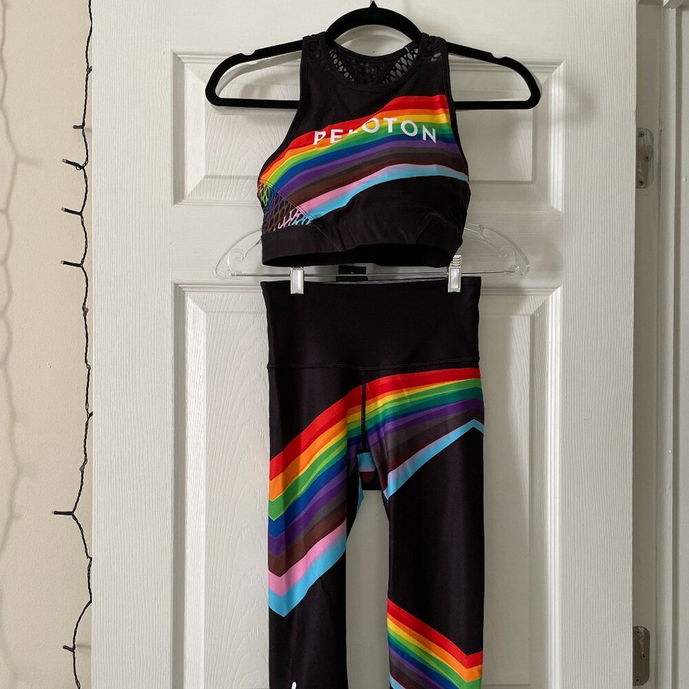 Peloton Pride Flag Noir Set: High Neck Bra + High Waist Capri
